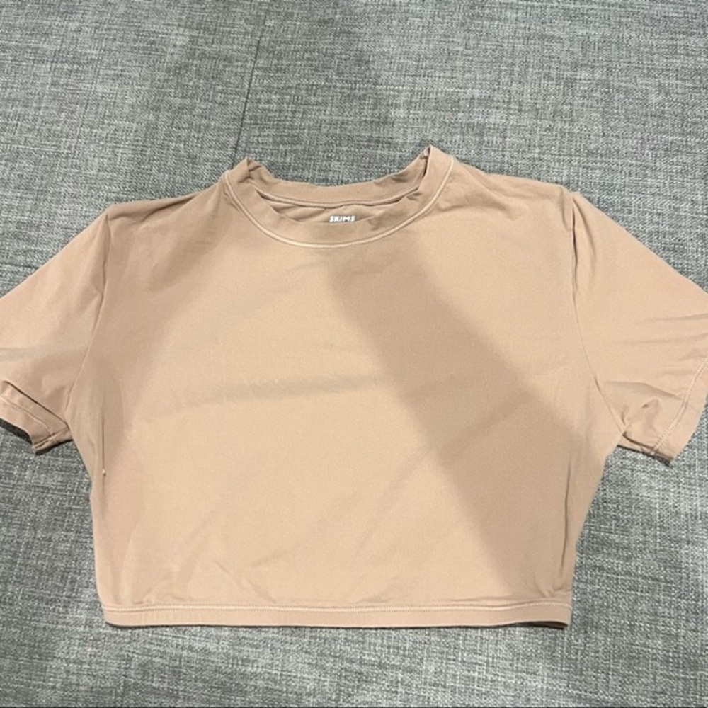 SKIMS SUPER CROPPED T-SHIRT - Picture 2 of 10
